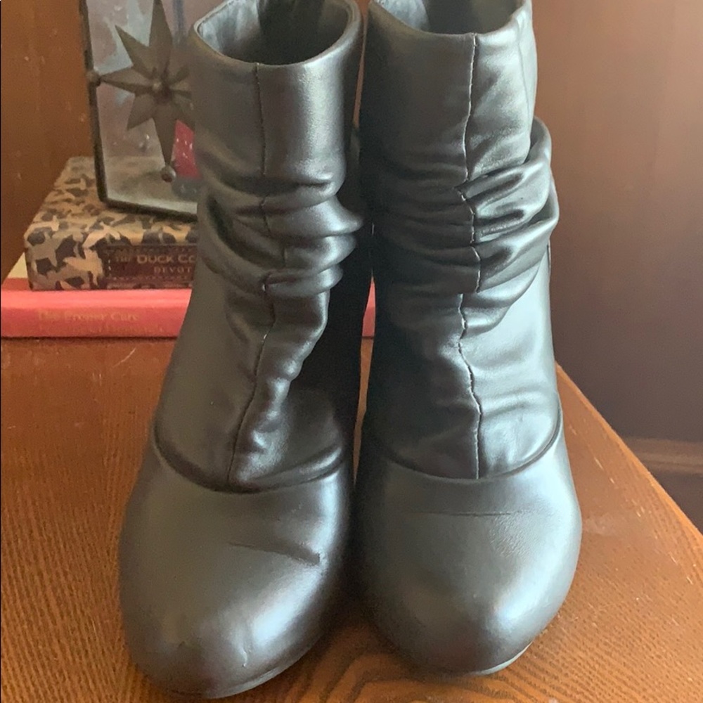 Slouched ankle booties - Picture 2 of 3